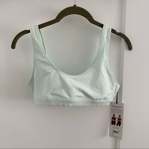 🆕 Alo Yoga Ambient Bra